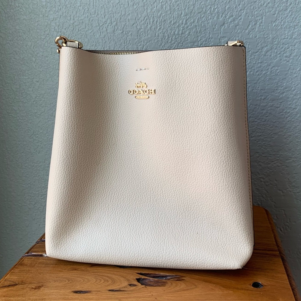 Coach bucket crossbody bag in cream | like new